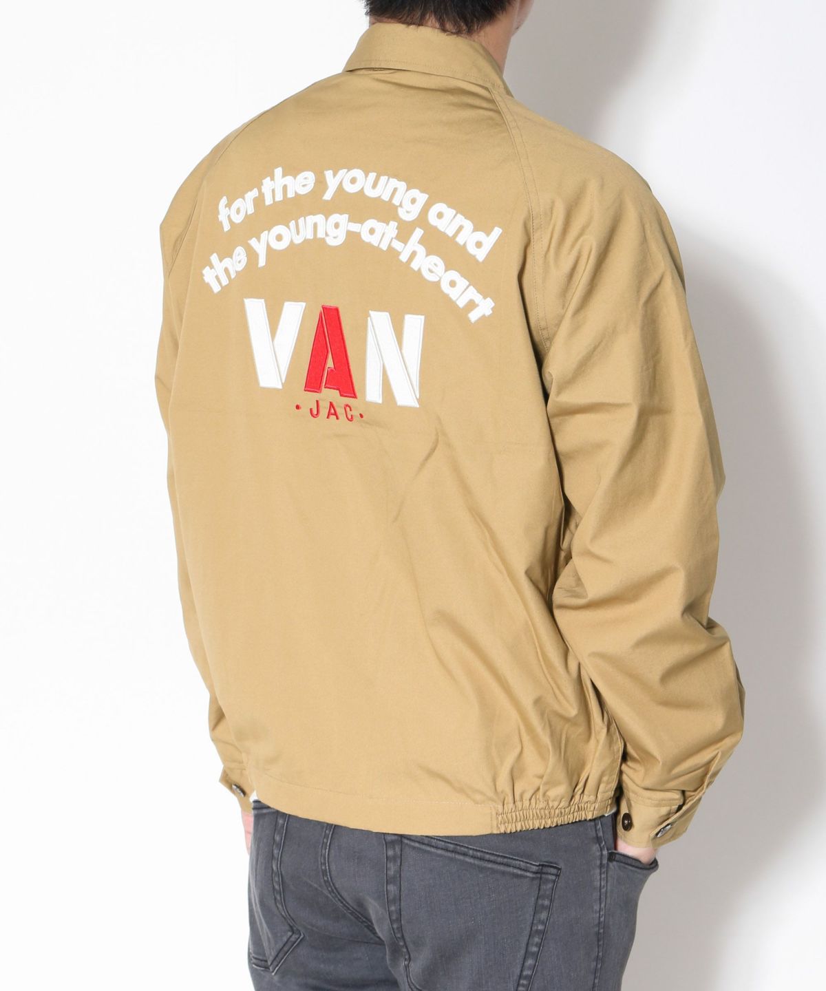 人気が高いVAN JACKET バックプリント　スウィングトップ ジャケット・アウター