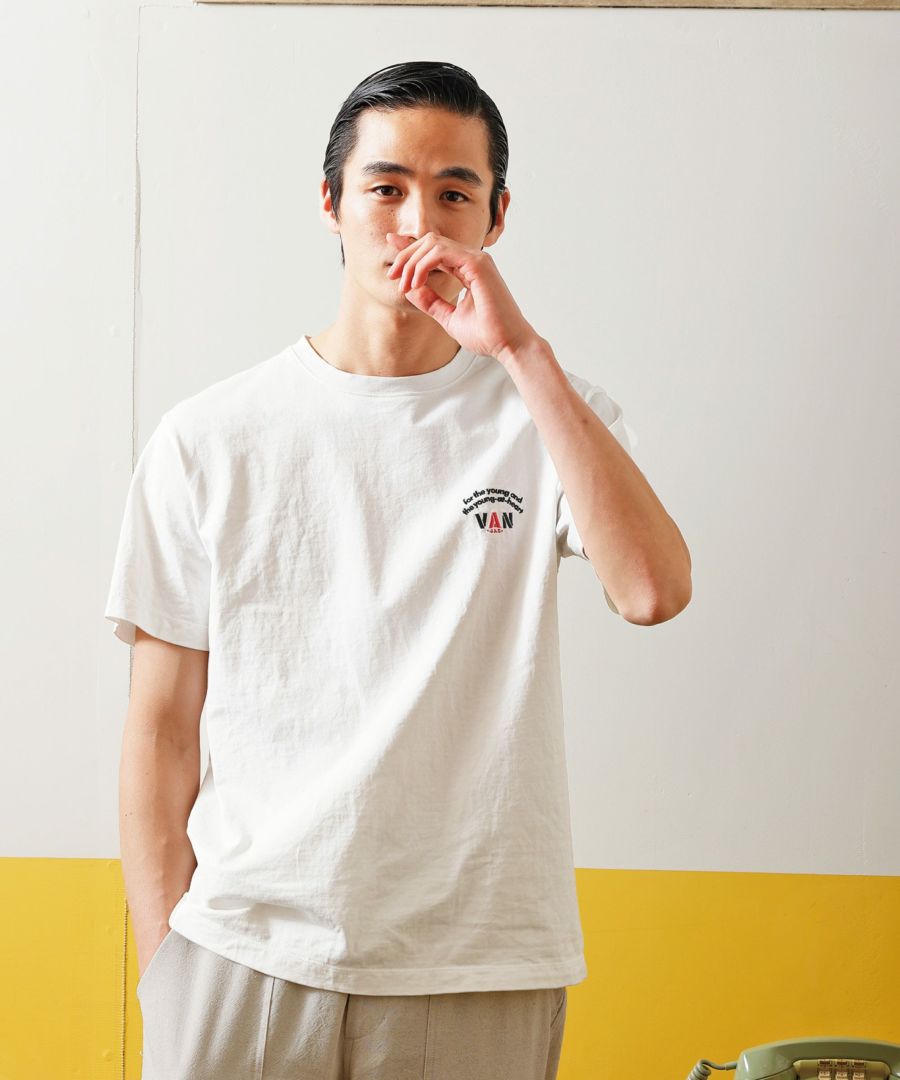 Ｔシャツ<br>＜ワンポイントアーチロゴ刺繍＞