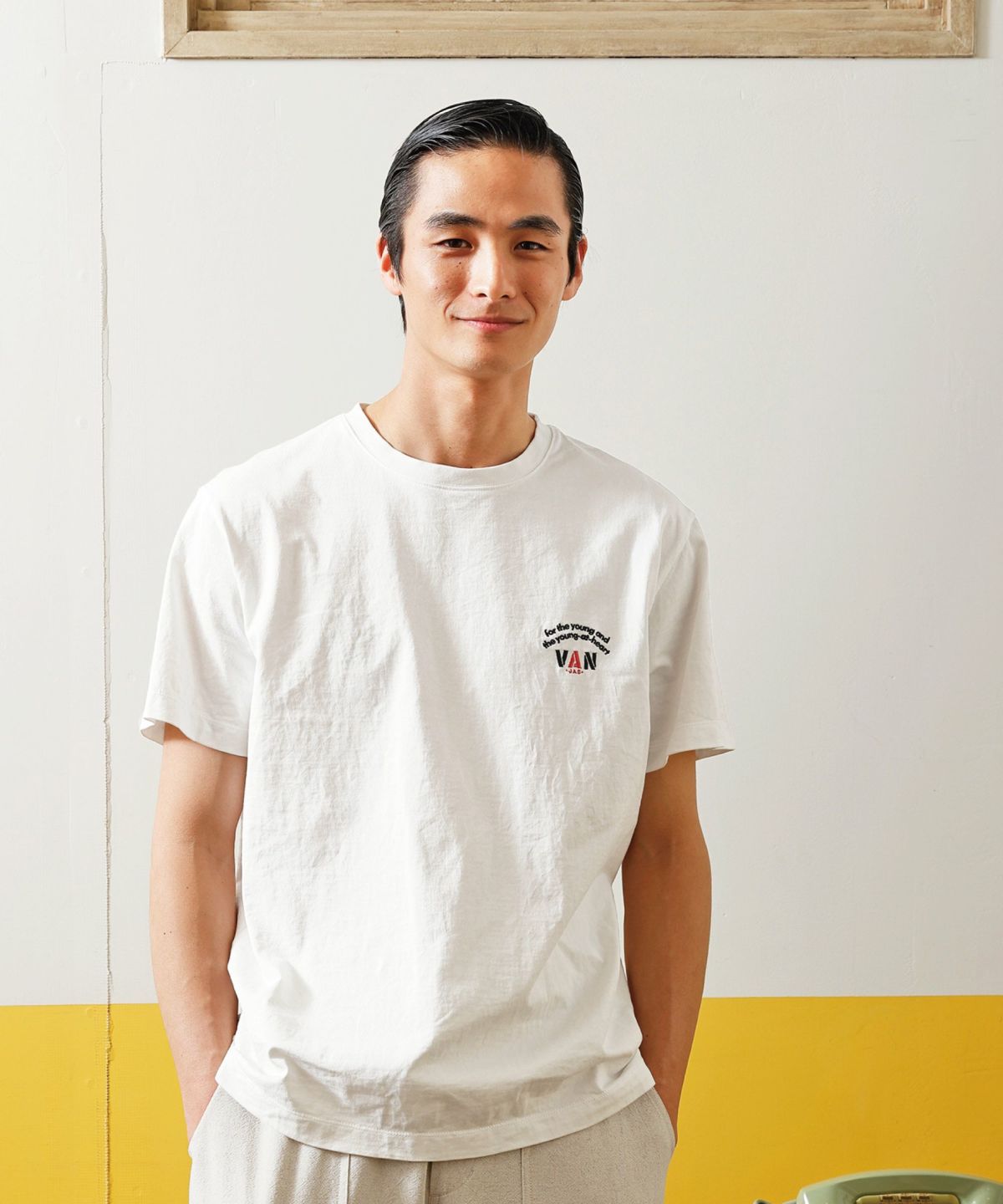 Tシャツ＜ワンポイントアーチロゴ刺繍＞ ｜ VAN STORE