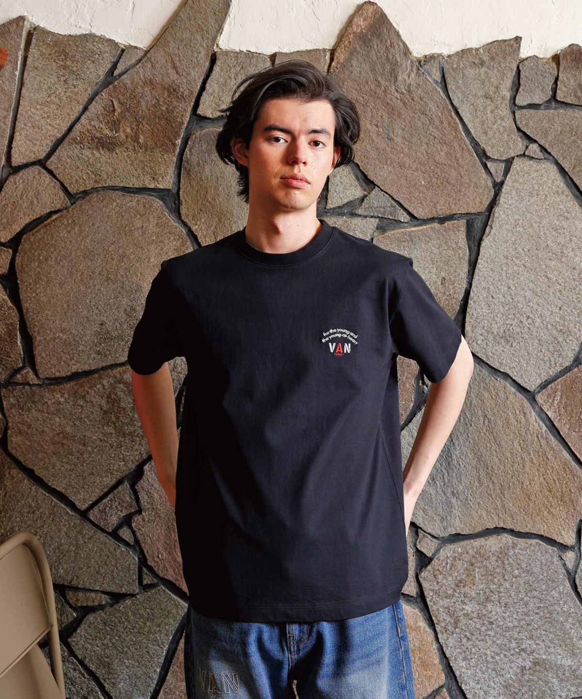 Tシャツ＜ワンポイントアーチロゴ刺繍＞ ｜ VAN STORE