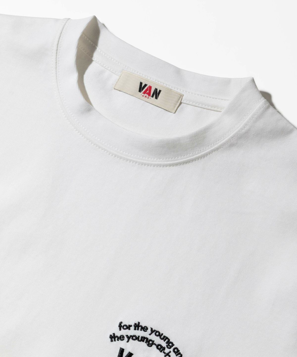 Tシャツ＜ワンポイントアーチロゴ刺繍＞ ｜ VAN STORE