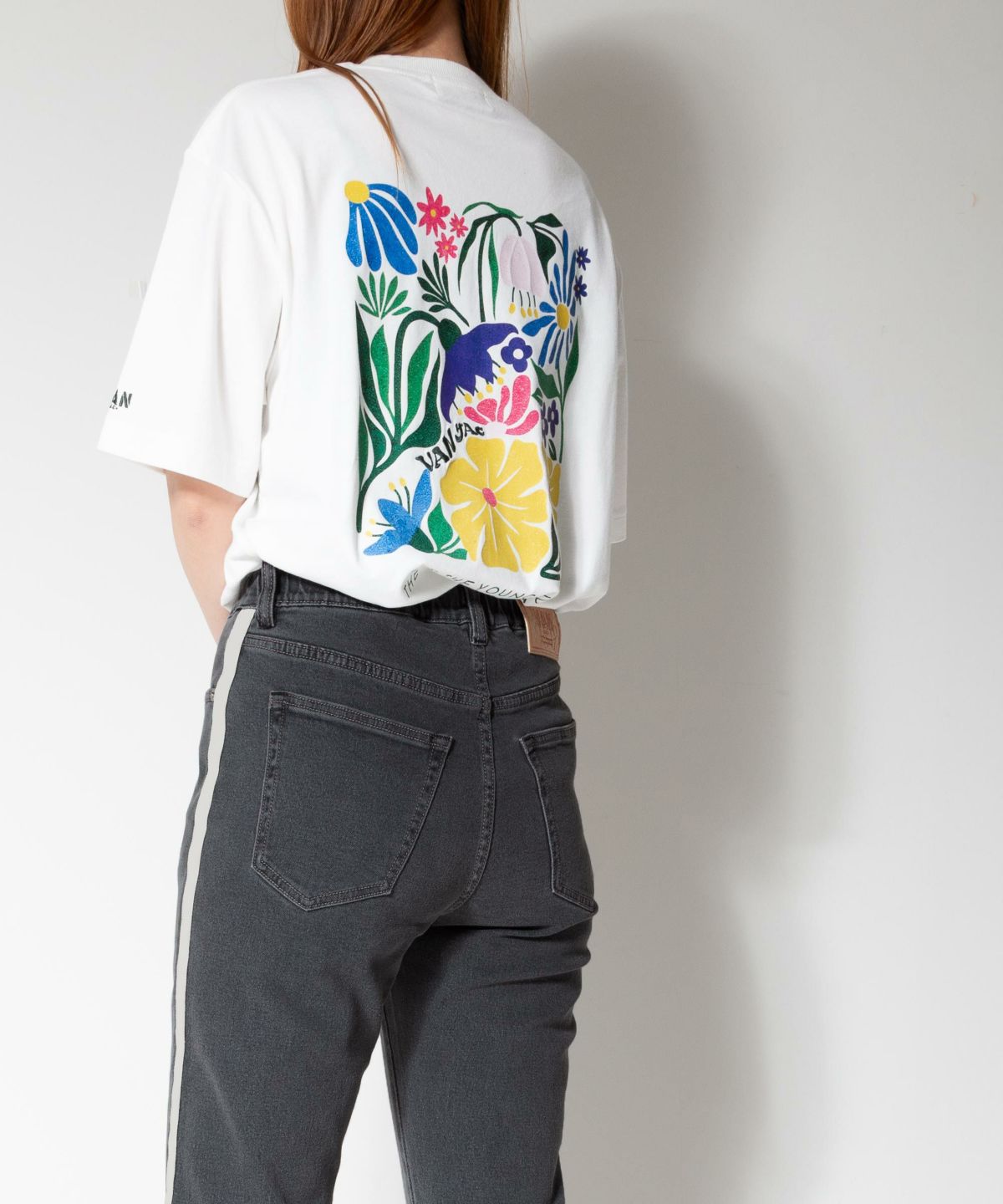 プリント刺繍Tシャツ＜フラワー＞ ｜ VAN STORE