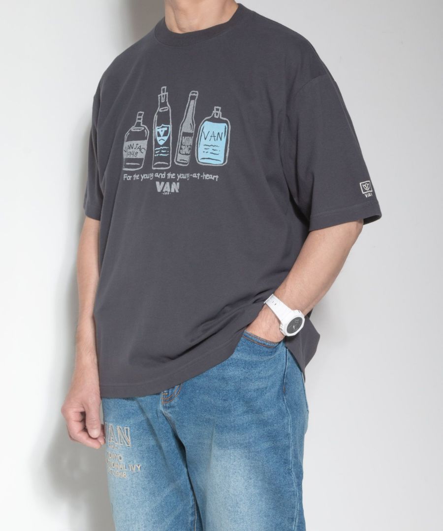 Tシャツ<br>＜ボトルグラフィック＞