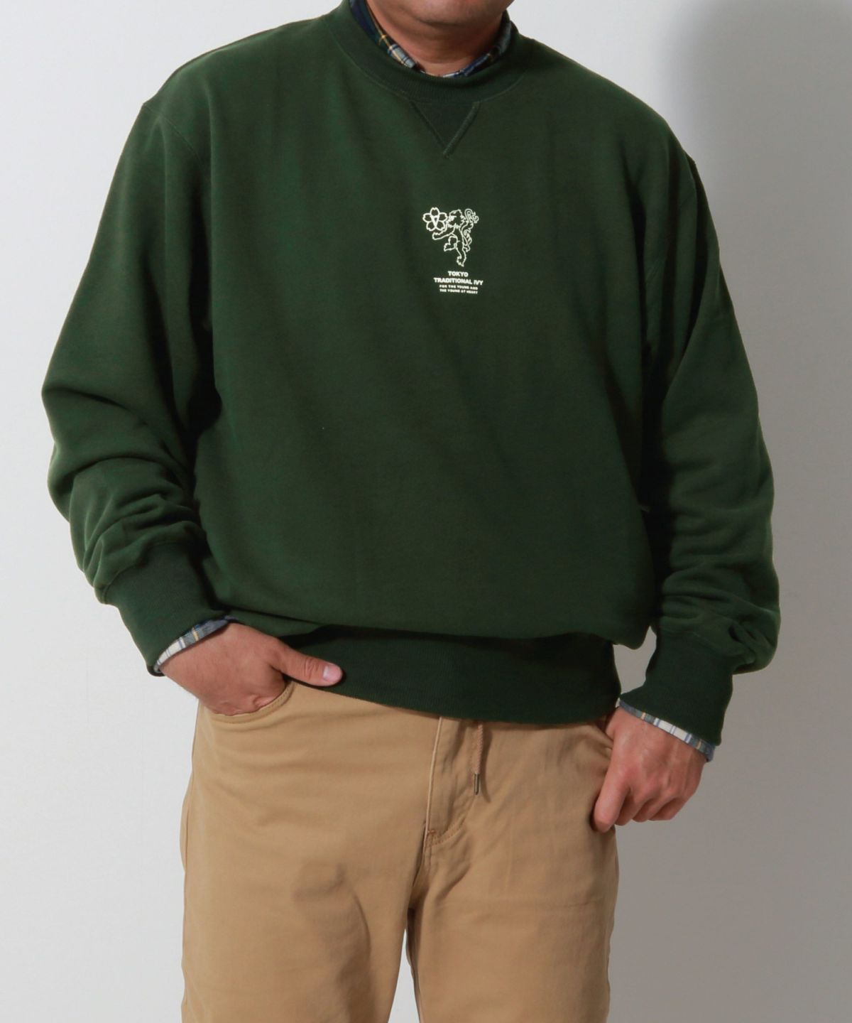 アーチロゴトレーナー＜TOKYO TRADITIONAL IVY＞ ｜ VAN STORE